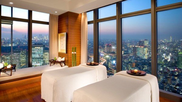 002867-05-spa-room-huge-windows-city-view-night